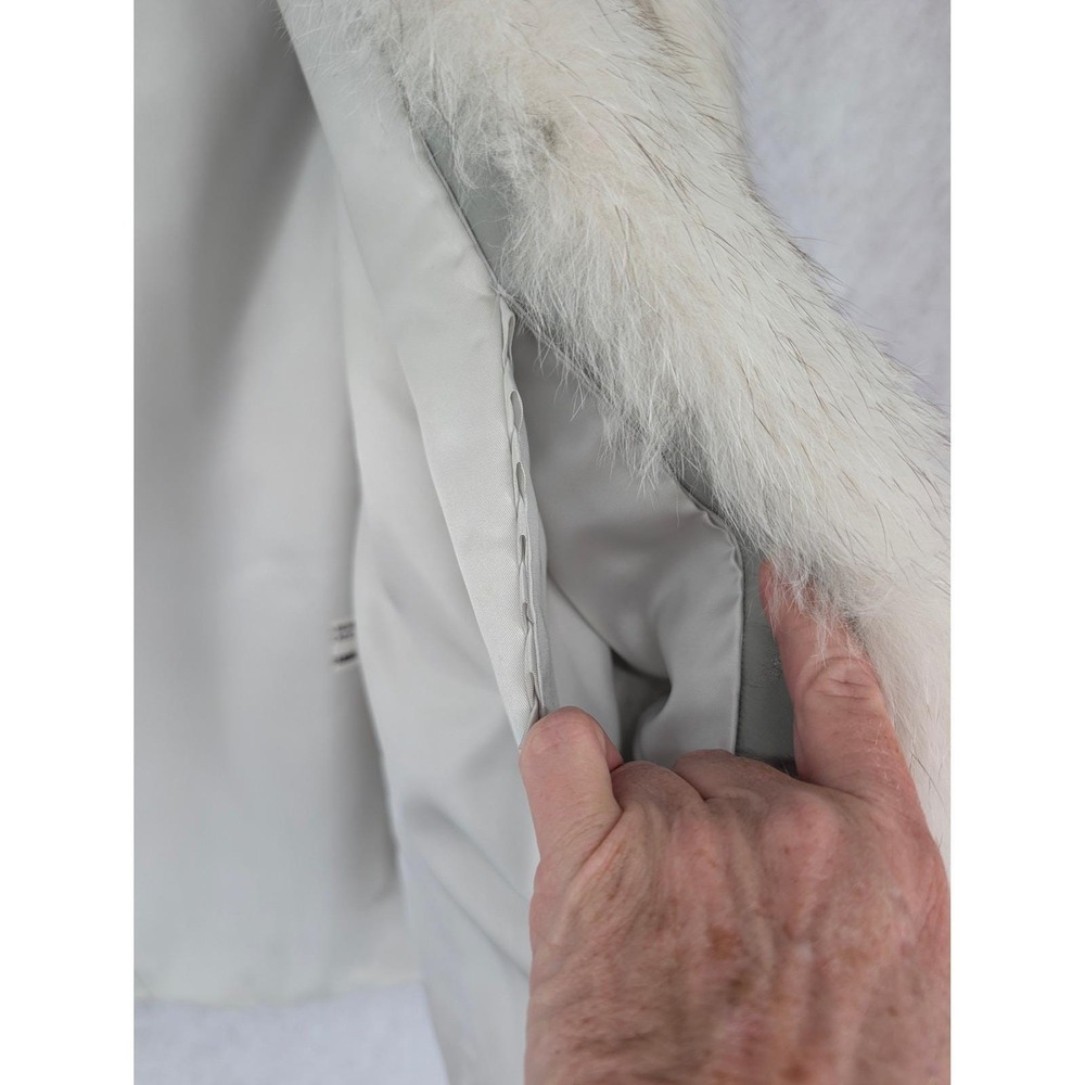 Vintage Saga Blue Fox Fur Jacket Sz Medium Ivory White 80s Luxury Glam Mob Wife - Picture 12 of 16